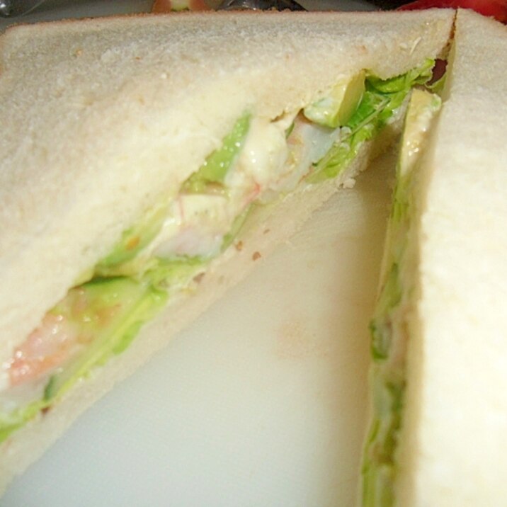 エビアボカドのサンドイッチ